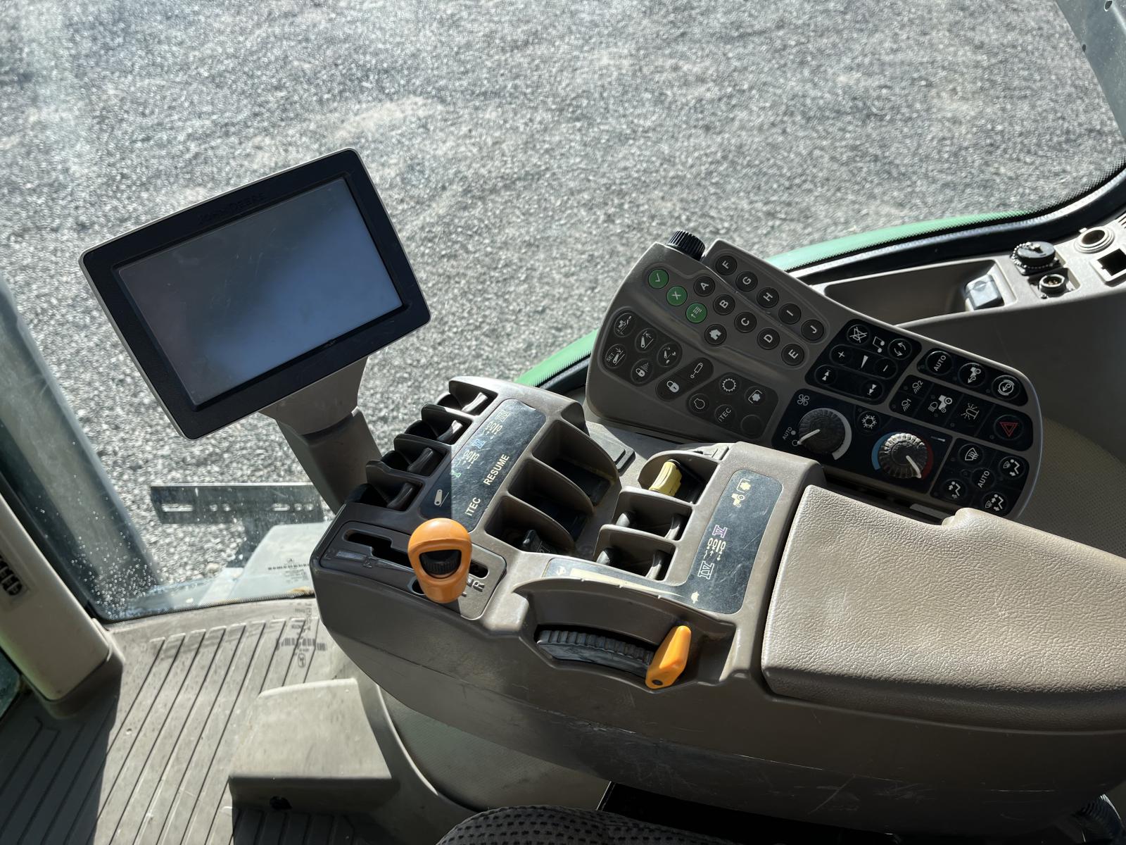 ./imagenes/INVOICE/2019/17674/JOHN DEERE 8310R (9).JPG